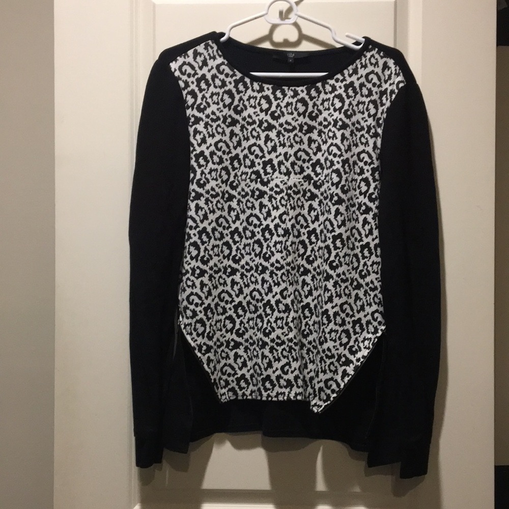 Tibi women Leopard Print pullover long sleeves Top Zipper on sides of hem size 4